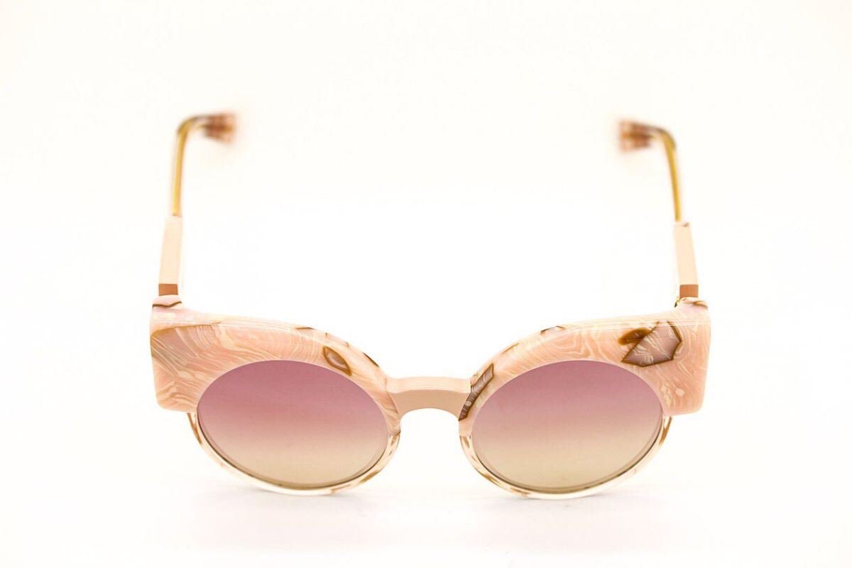 Celebrity Eyewear Spotting
Cardi B purchases Jacques Marie Mage sunglasses.

#vitraeyewear #southcoastplaza #eyewear #sunglasses #glasses #luxury #fashion
#hawaii #love #instagood #photooftheday #beautiful #happy #cute #tbt #like4like #followme #picoftheday #followme #instadaily