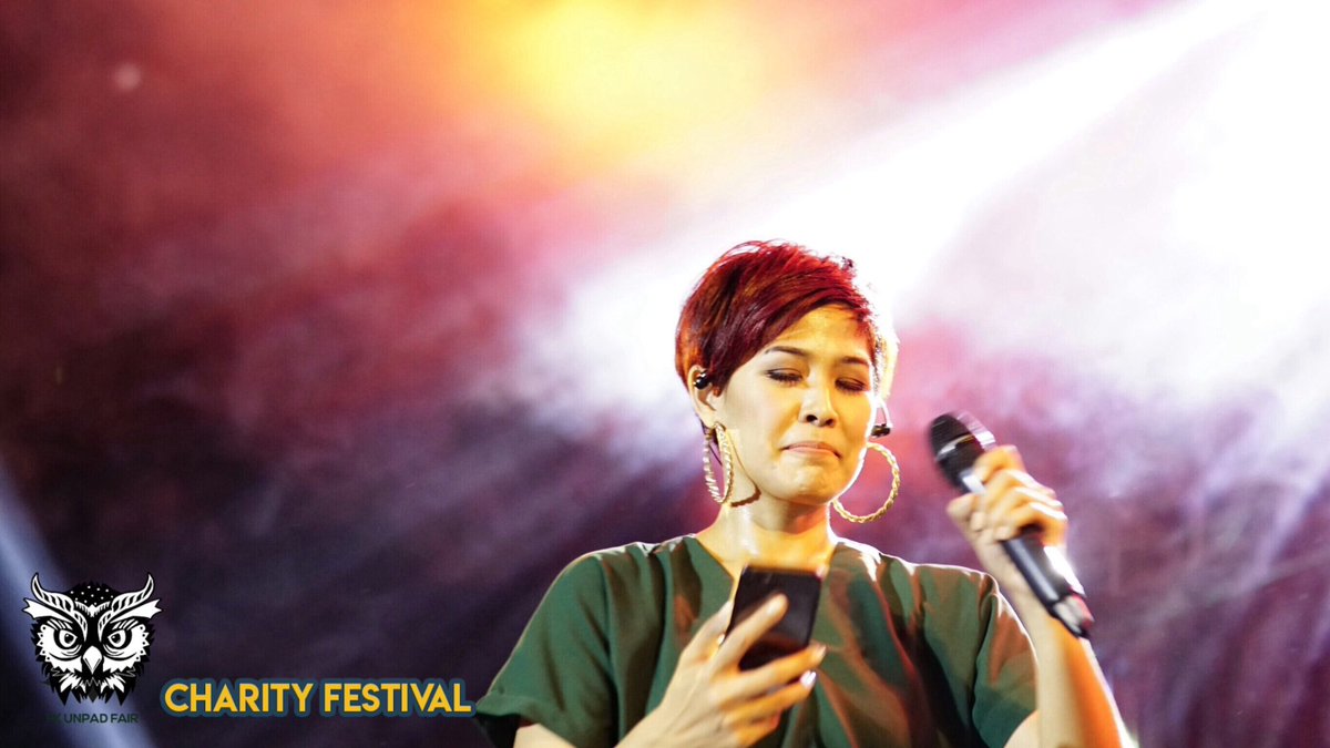 [FK UNPAD FAIR 2018: CHARITY FESTIVAL]
 
LIVE REPORT ALERT!
 
"Untuk itu kan ku persembahkan,
Himalaya bahkan akan aku taklukkan!"
 
We have MALIQ &amp; D’ESSENTIALS ON STAGE right now! Who’s the sweet partner you will swinging along with as you witness this beautiful performance?