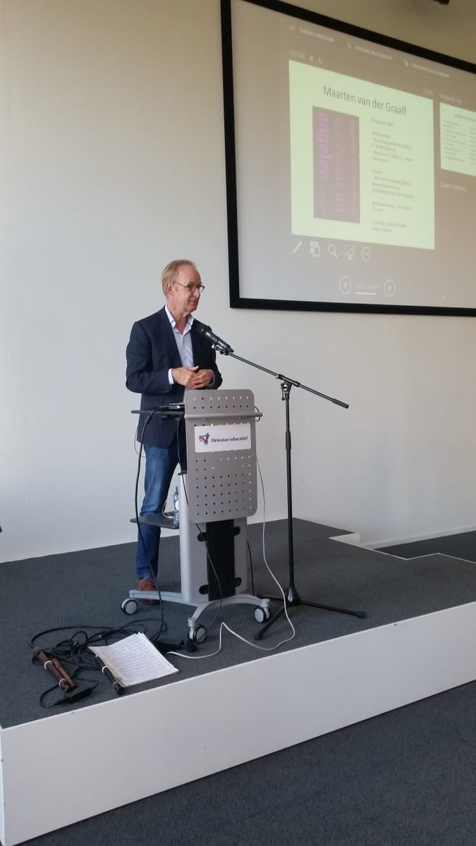 ChristLiterair's tweet photo. Frans Willem Verbaas reageert op de beide lezingen. Els’ lezing kenschets hij als een overdenking. Die van Maarten is te duiden als preek. #CLD2018 https://t.co/08R01Js163