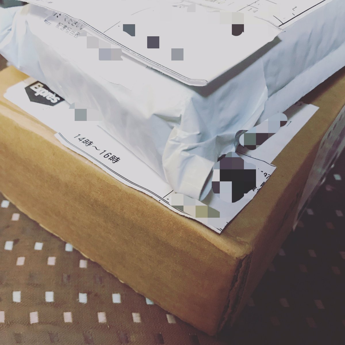 she_n's tweet image. 今日のブツ✨
一つはビニール素材に包まれたいつもの感じのブツ✋これは中国から。

#ブツ #aliexpress #massdrop #謎のビニール素材 #弾着 #着弾