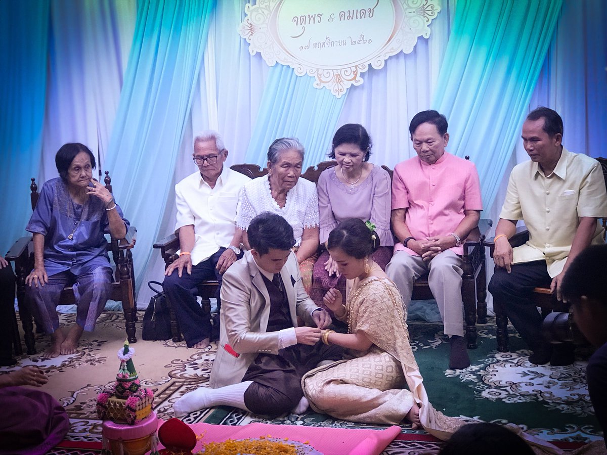 Bor_beerr's tweet photo. ยินดีด้วยนะคะ @littleyok118 #รลล #yokboomwedding https://t.co/g9zYvfllz3