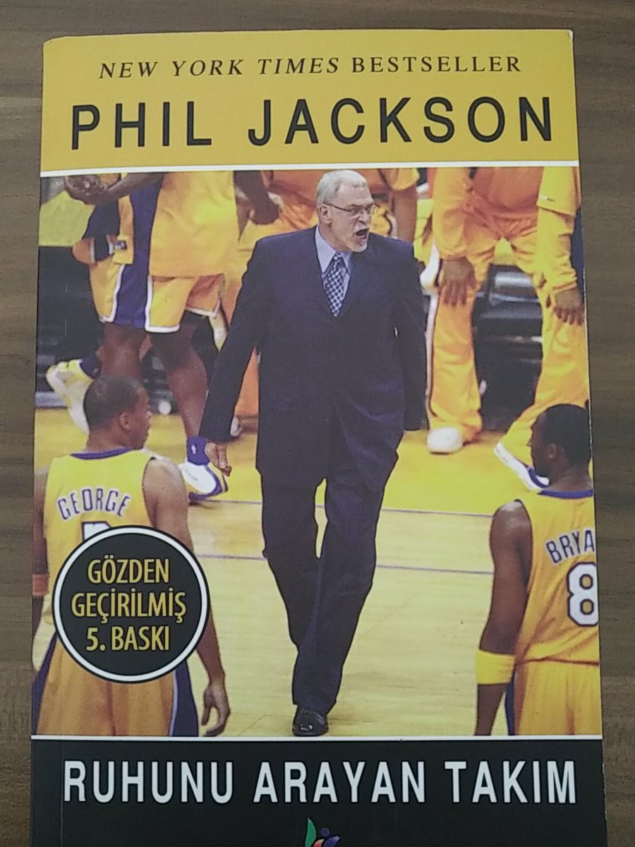 basketist's tweet photo. Çekiliş, 1 Aralık 2018'e kadar bu tweeti retweetleyip bizi takip eden 1 kişiye Phil Jackson'ın "Ruhunu Arayan Takım" kitabını hediye ediyoruz. https://t.co/WUT6NycV2M