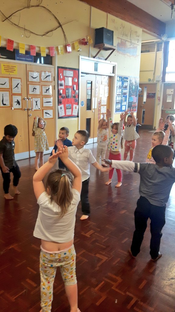 ysgolbrynhedydd's tweet photo. #YBHNPM Our 1st ever P.E lesson yesterday and everyone was SO fantastic and had sooooo much fun!!! The pics are a bit blurry as the children were so active and great at the activities 👍😉 #DIAIUTF #YBH #YBHnursery #firstPElesson #keepingfit https://t.co/Mki76RpBHe