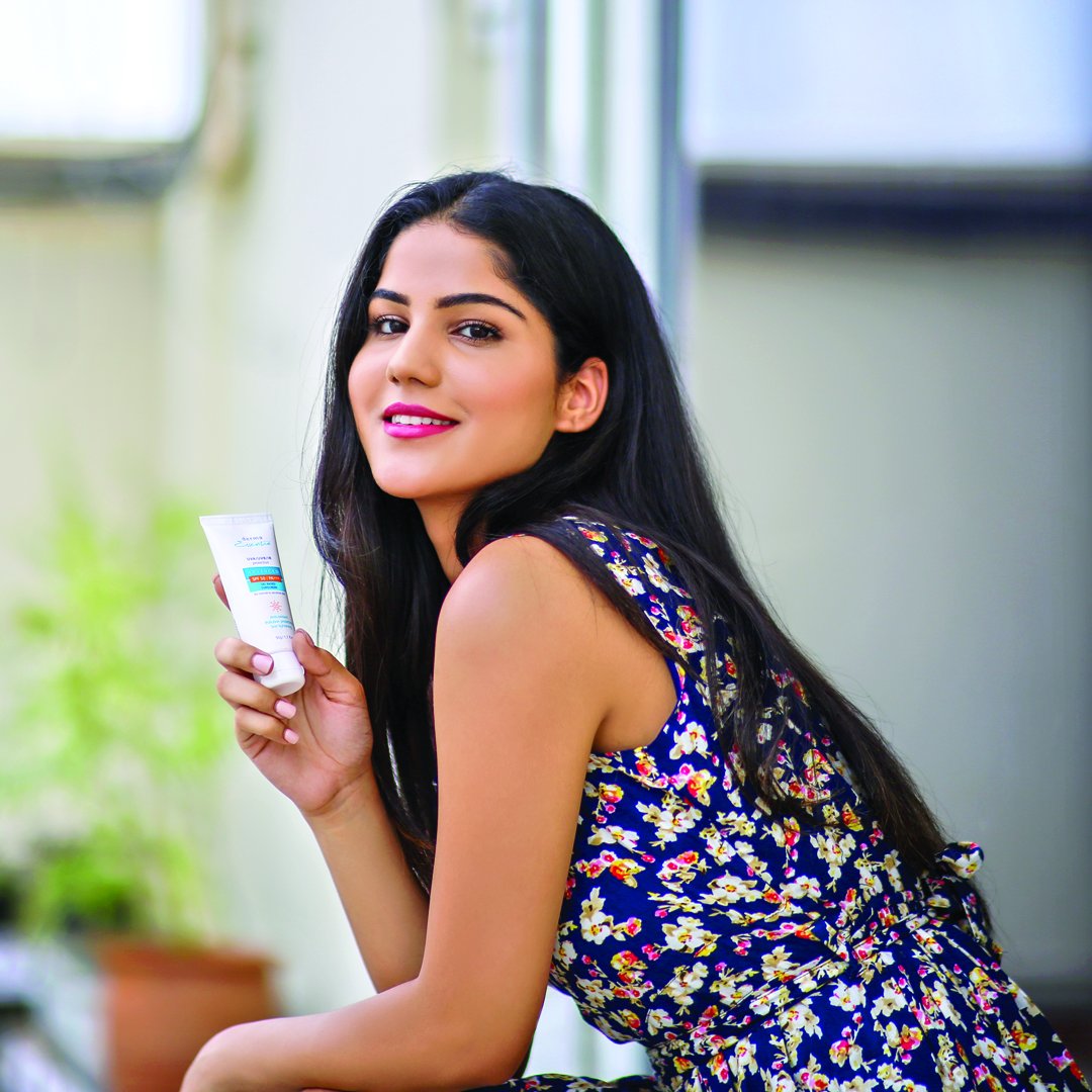 DermaEssentia's tweet photo. Get Maximum Protection from Sun rays and Pollution. Next-Gen #SunscreenSPF50Gel, Non Tacky, Ultra Light, Suitable for Normal to Oily Skin. Enriched with Phyto-extracts for Antioxidant, Pollution and Infra red Rays Protection. https://t.co/Jgr1TgxErT #skincare #DermaEssentia https://t.co/aTSb15zfL3