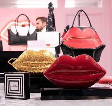LuluGuinness's tweet photo. We're delighted to announce the opening of our new pop-up boutique at St Christopher's Place in Central #London. Hope to see you soon! 💋 @SCP_London Find out more: https://t.co/Z115HYAhIT https://t.co/y26r3JuSCi