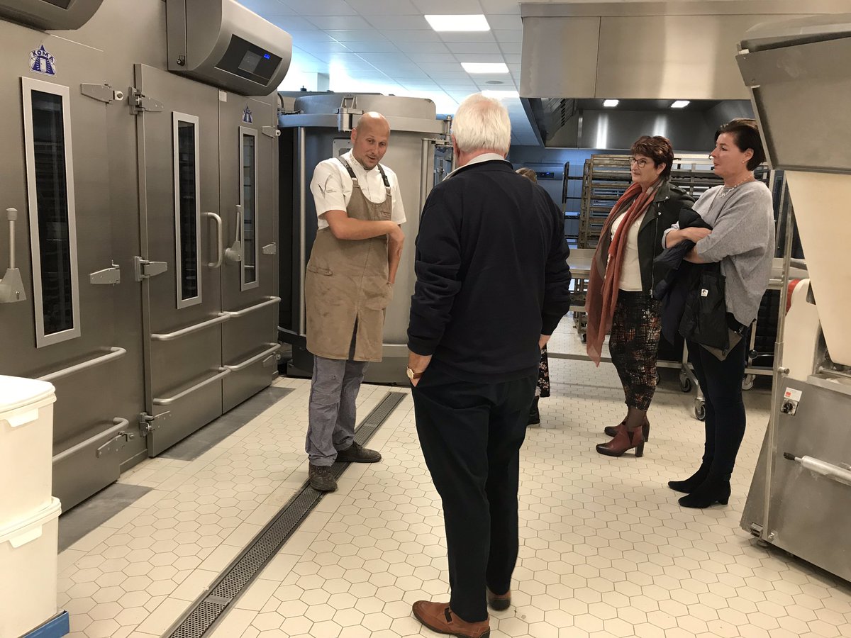 petrascheffers's tweet photo. Leuk en interessant werkbezoek met fractie @cdawestland #maasdijk #bakkerijvreugdenhil #alumat|zeeman https://t.co/IO43q5JAWo