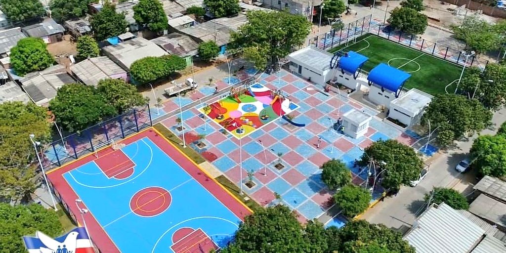 TutoUhiaAlcalde's tweet photo. El #ParqueLaVictoria pasó de ser un lugar abandonado y en mal estado, a un importante club social que integra a las familias de la comuna cuatro. Esto es la reivindicación de los recursos públicos: inversión social donde más se necesitan. #LoHacemosPosible✔️ https://t.co/xMaQTdqeab
