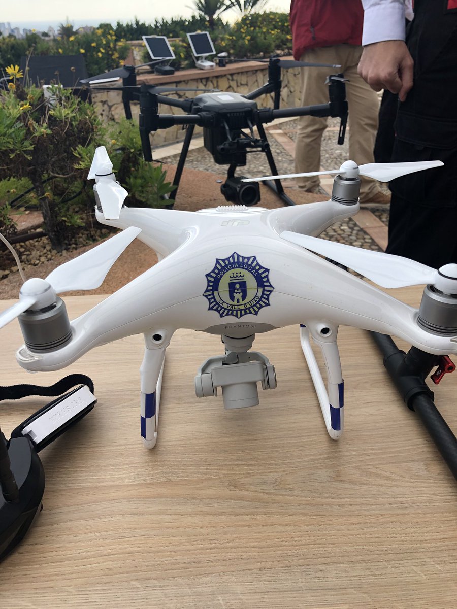 Congreso_ICV's tweet photo. Exhibición de DRONES de las Policías Locales de #Benidorm @POLICIALOCAL, Vall d’Uixó y la #AVSRE @GVA112
#SeguridadLocal2018 
#SeguretatLocal2018 https://t.co/58x7jPSRW6