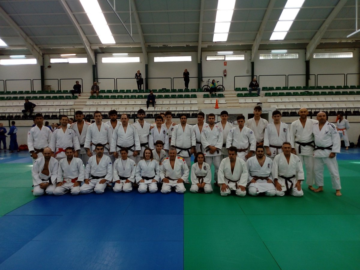 Finaliza el II Curso de Pase de Grado en Badajoz! 🥋🥋

¡Nuevos cinturones negros y danes en camino! 💪

#JudoExtremadura #JudoEspaña #FederacionExtremeñaDeJudo #NklAdidas #SomosDeporte #DeporteExtremadura