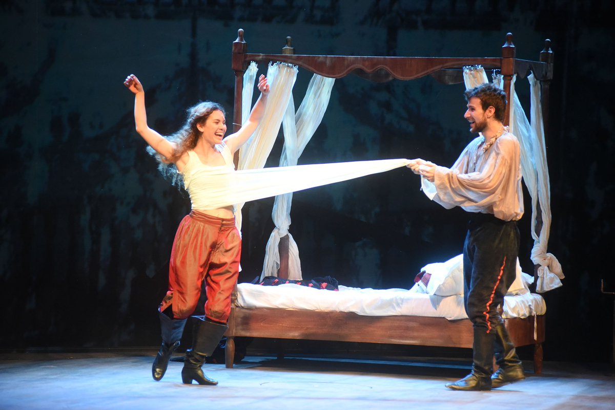 Ultimi giorni in scena al <a href="/Teatro/">Don Pelayo Príncipe de Asturias</a> <a href="/Brancacciotweet/">Teatro Brancaccio</a> per #ShakespeareinLove! 🎭
Una commedia degli equivoci ben riuscita, capace di rappresentare non solo l'amore vero e autentico, ma anche l'amore per il teatro. 

➡️ goo.gl/LkZWnb