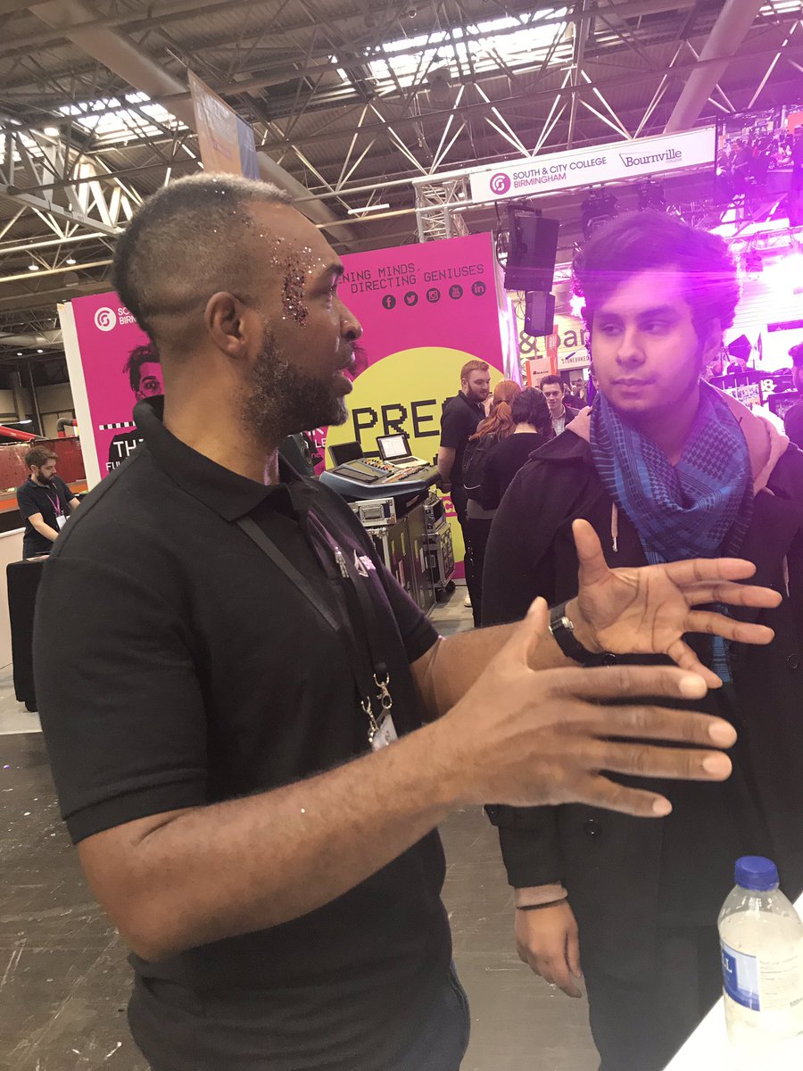 BMetC's tweet photo. Offering helpful careers advice with sparkle @BMetC @WSUKLIVE - hall 19 https://t.co/aygf0h9nUy