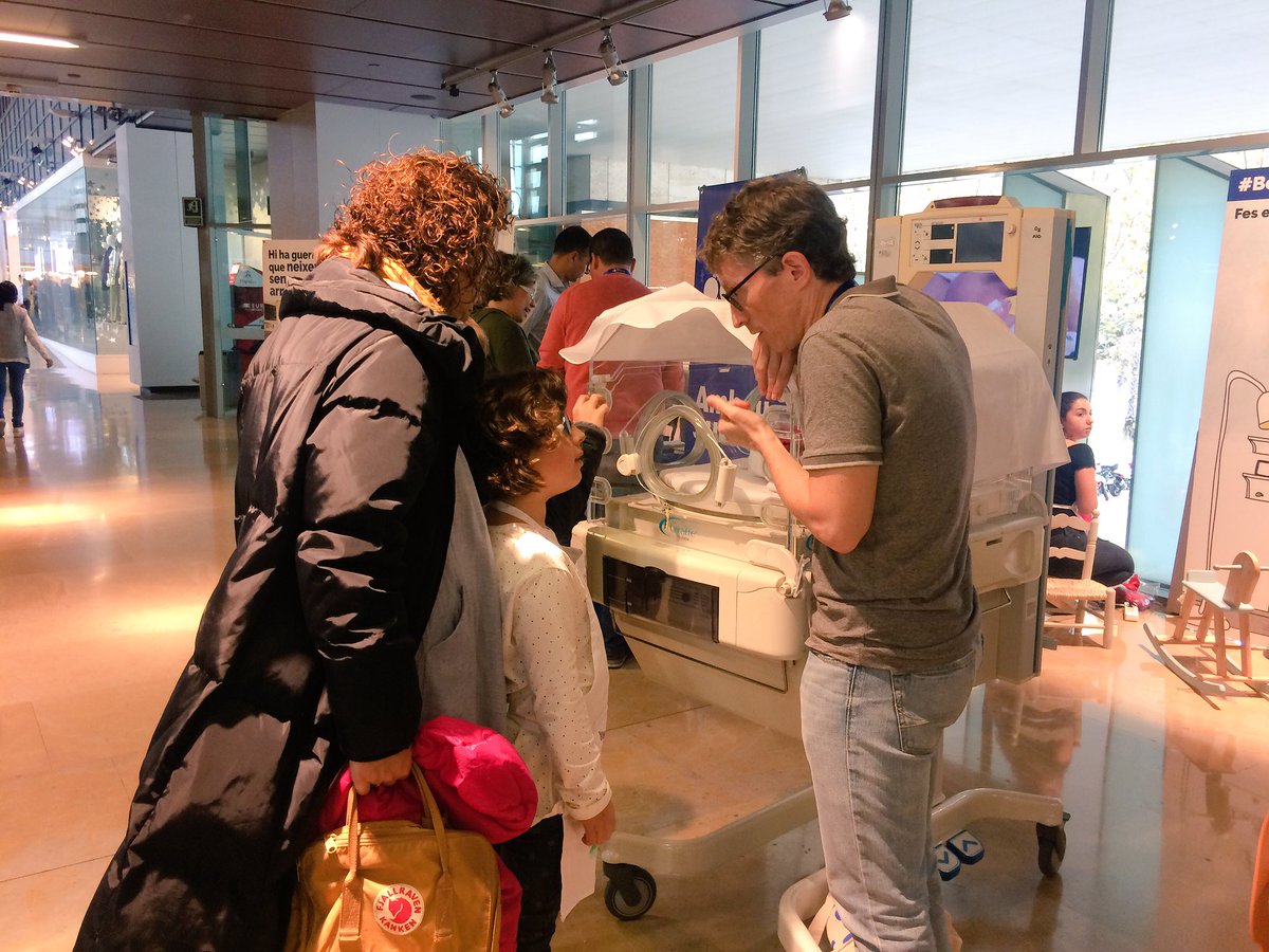 vallhebron's tweet photo. També t’explicarem com es té cura d’un nadó prematur i com pot créixer i madura dins d’una incubadora. Fins hi tot tenim una incubadora real!
#BornToBeExtraordinary https://t.co/sqlxXUI2SZ