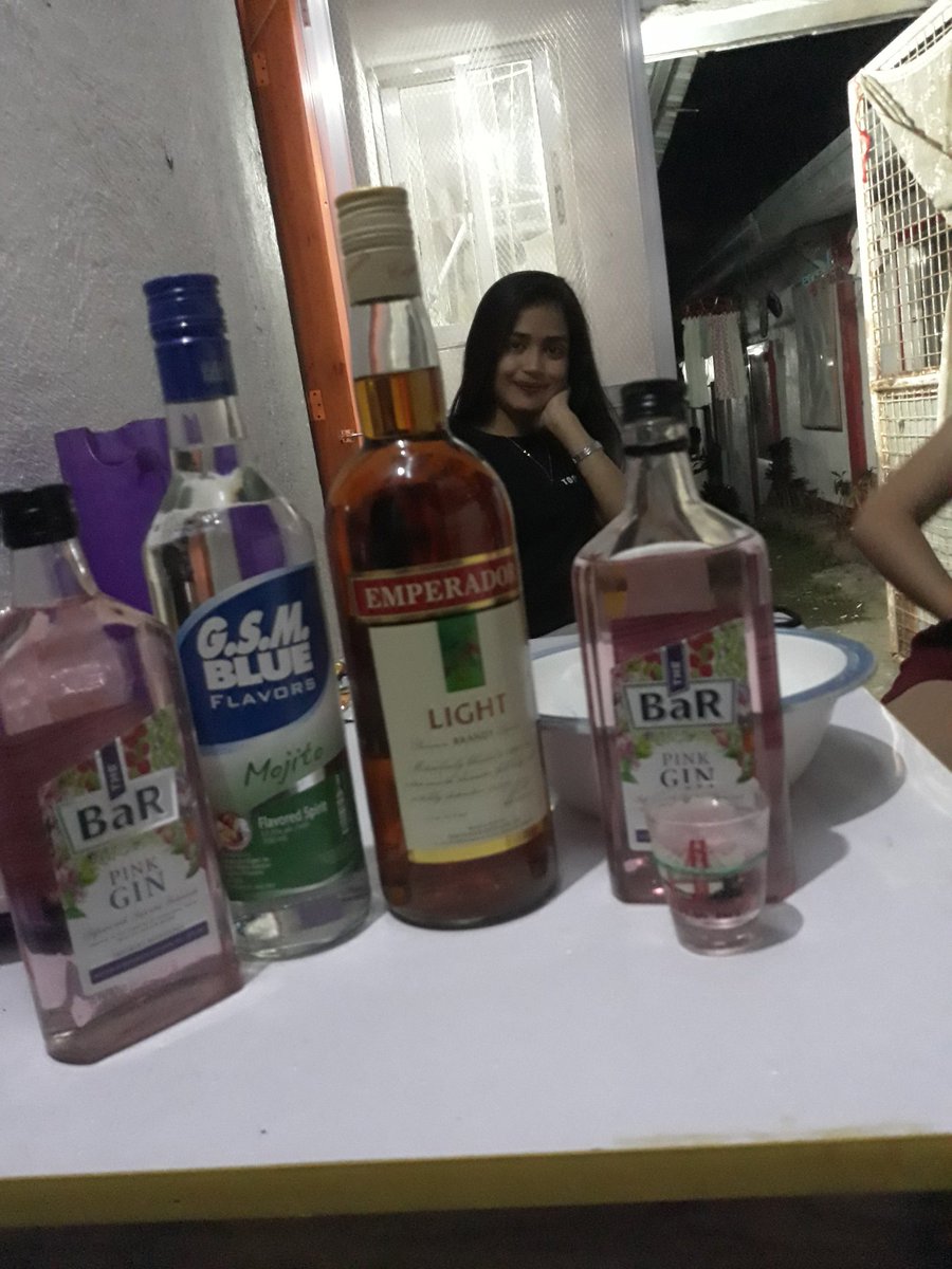 MiaBorromeo's tweet photo. Bar gin with mah bebe😍😍 https://t.co/EOij9FlMxA