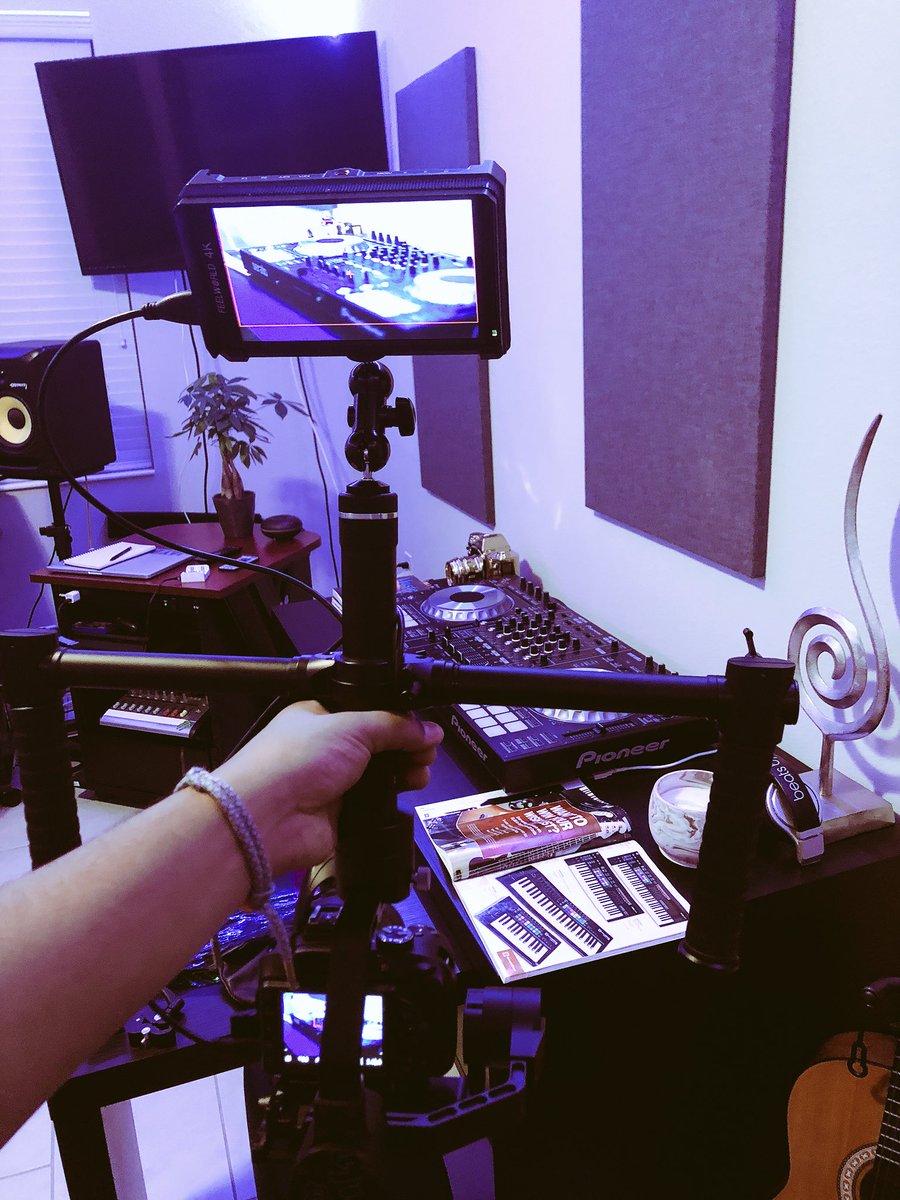 jaaybetancourt's tweet photo. Getting ready for a couple of music videos this week! 🙏🏽 Feeling Blessed!! 🤘🏽⚡️ #workhard #LNStudio https://t.co/dGMa3Zu78z