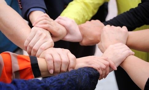 De veerkracht van een universiteit zit in de aard van de academische gemeenschap, zo concludeert universiteitshistoricus Klaas van Berkel. 
In <a href="/trouw/">Trouw</a> ventileert hij zijn inzichten over het fenomeen ‘universiteit’.