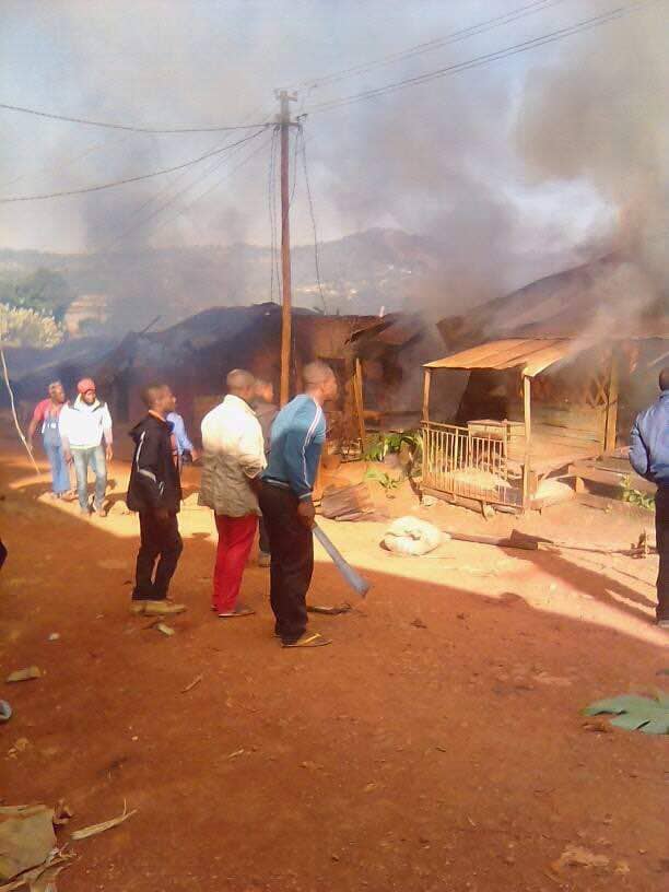 angel_micke_'s tweet photo. @cwjroberts @BenDoBrown @EmmanuelFreuden As we speak houses are on fire at #RooGassah close to #Mbve Kumbo's main market. It is feared if not put out immediately the whole market might be in flames.
Constant cries for help as sounds of gunshots also left many elderly in comas. @randzejude
Saturday 17.11.18 https://t.co/ntqcKt6Hf6