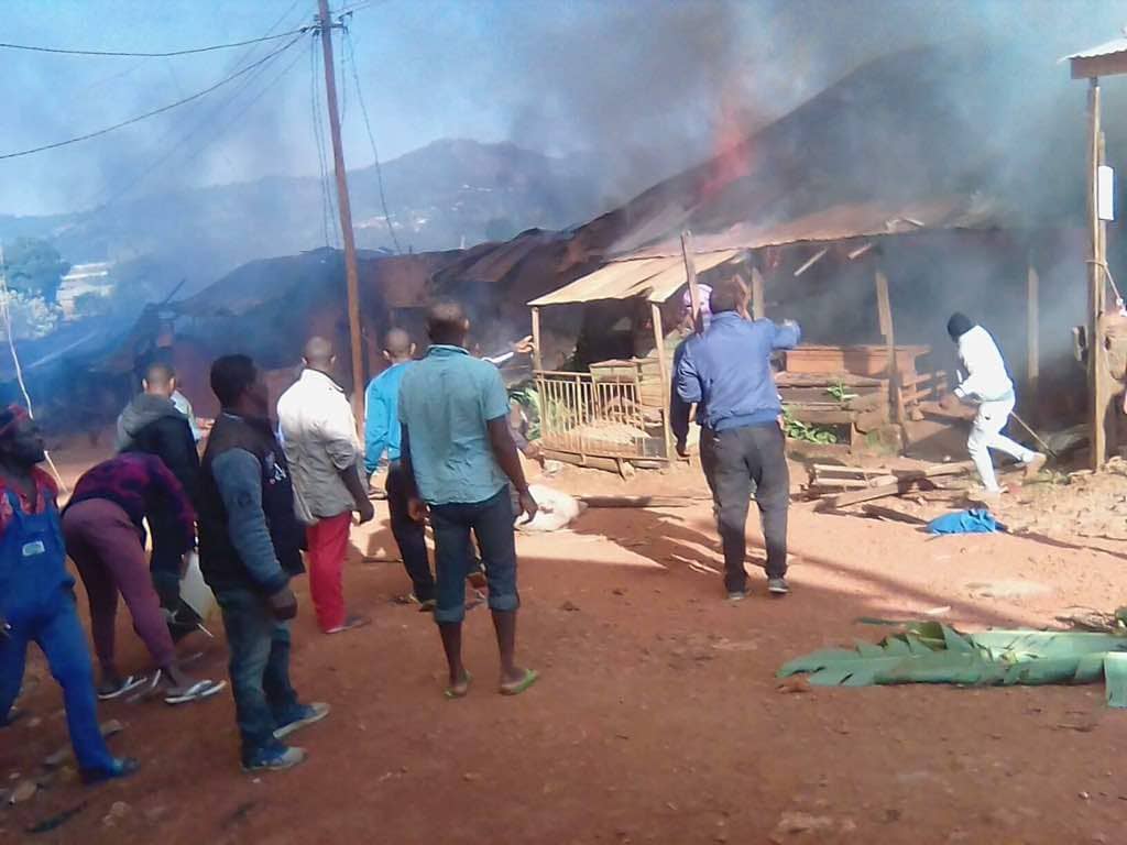 angel_micke_'s tweet photo. @cwjroberts @BenDoBrown @EmmanuelFreuden As we speak houses are on fire at #RooGassah close to #Mbve Kumbo's main market. It is feared if not put out immediately the whole market might be in flames.
Constant cries for help as sounds of gunshots also left many elderly in comas. @randzejude
Saturday 17.11.18 https://t.co/ntqcKt6Hf6