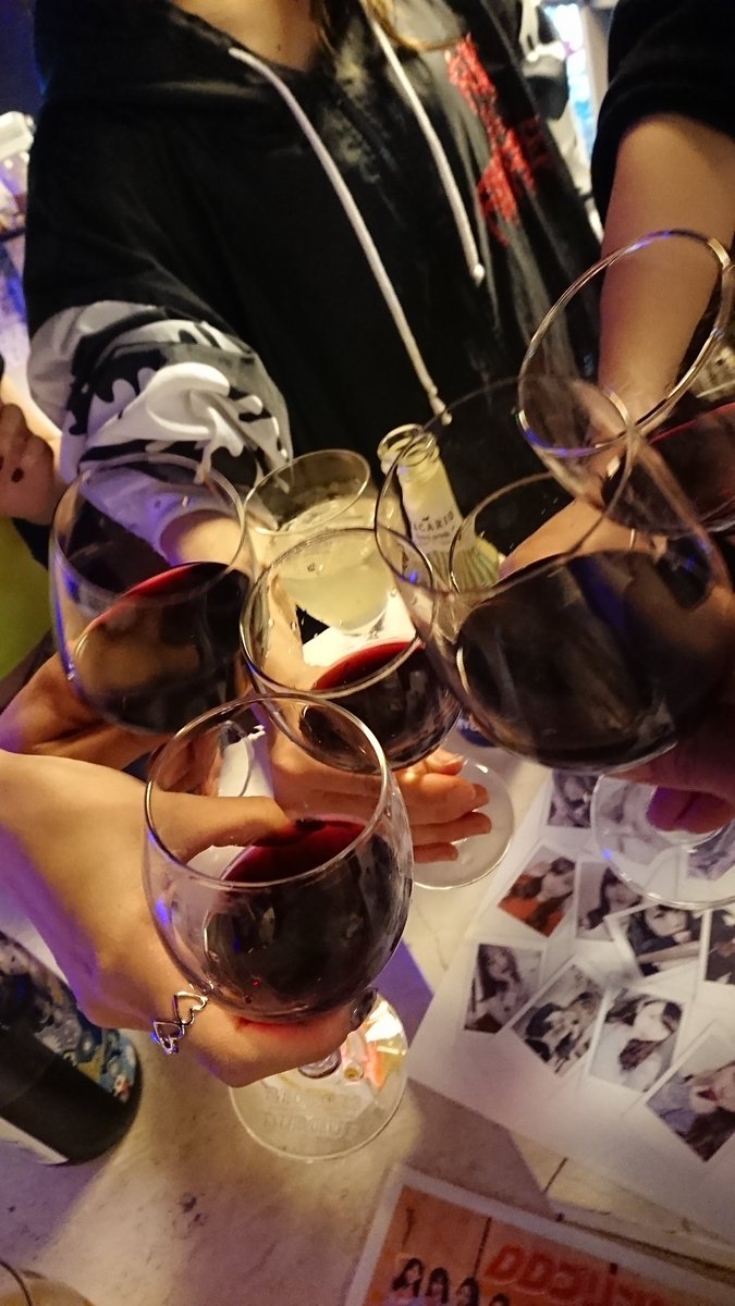 anagochaan's tweet photo. 行くつもりなかったのに
飲むつもりなかったのに

酔っ払いでごめんなさいm(__)m
しばらく自主出禁😭😭

でもでも、そんな中、一緒に飲んでくれたみんなに感謝😀

#DDPARTY
#ボジョレーヌーボー https://t.co/dKObzjciaq