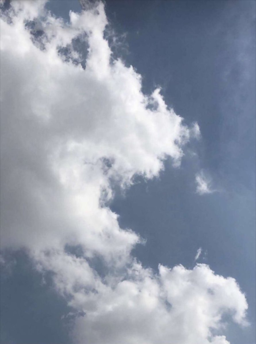 حتى السماء تهدأ بعد الرعود ... كذلك الانسان يحتاج للصمت بعد الضجر 😢