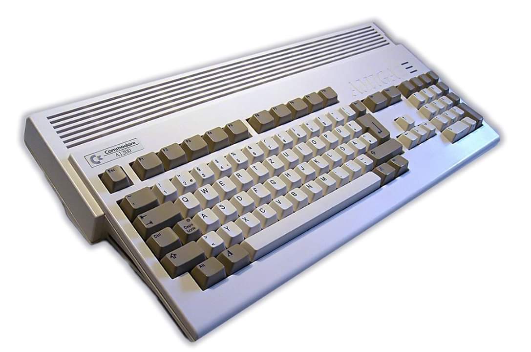 pressstart2join's tweet photo. 50% of PS2J were brought up on Spectrum &amp; Atari. The other 50% on the C64 and the Amiga. And as the former 50% had a dig at the latter 50% yesterday I'm therefore going to post a pic of the Amiga 1200. What side were you?

#8BitWars #16BitWars #Amiga #Atari #C64 #Spectrum #Retro https://t.co/0nRpeZQyDP