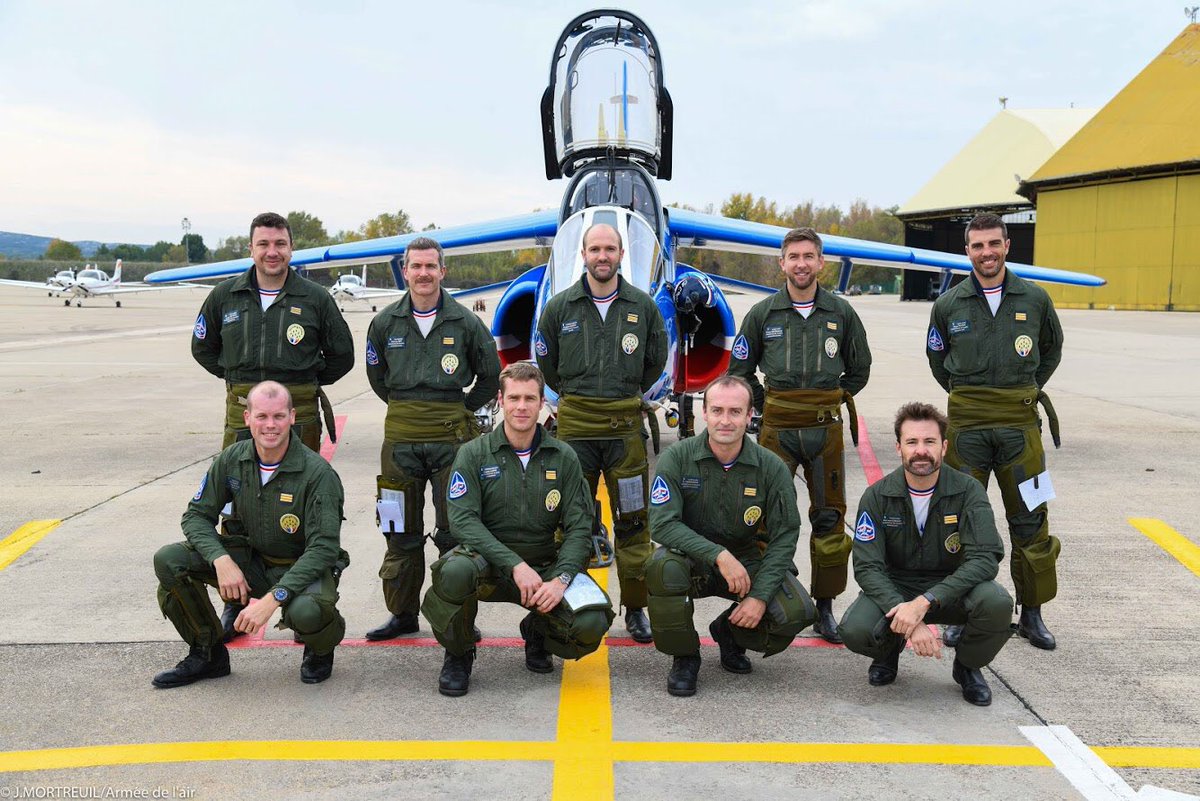 AthosLeaderPAF's tweet photo. Notre première semaine de vol à 8 se termine !  Boucle, tombé gauche, diamant, concorde... ça attaque fort pour la #PAF2019 ! #teamwork #TeamSpirit #ensembleenvol #inspironslefutur @PAFofficiel @Armee_de_lair @DevenirAviateur https://t.co/d0heTZQFCq