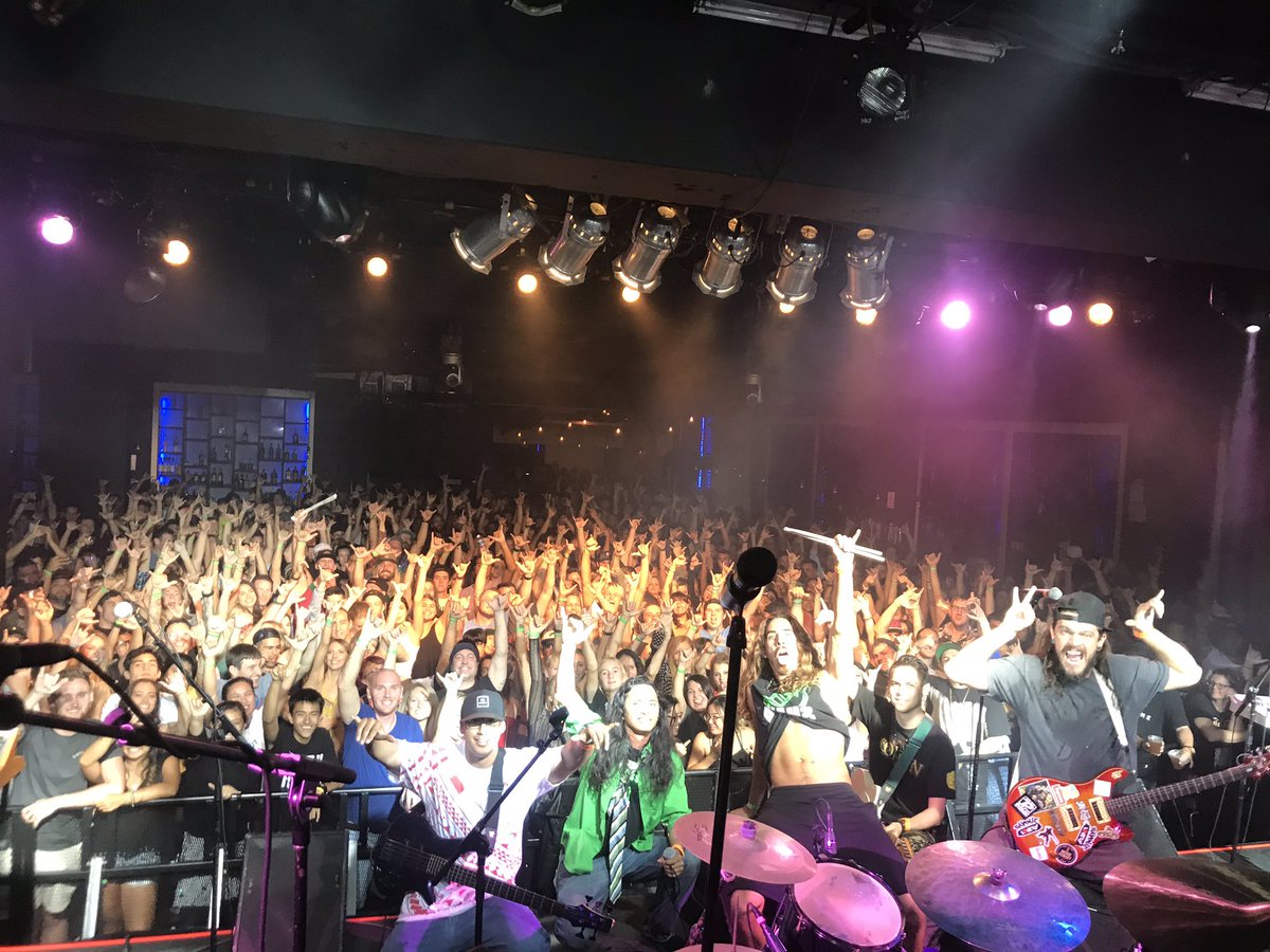 fencecastle's tweet photo. Tonight...we fucking slayed it. #backwardsshaka https://t.co/s7vPy0adJY