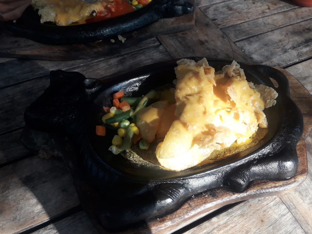 handz_mas's tweet photo. @waroengsteak kalau harganya lebih di kondisikan menengah ke bawah dan kantong anak muda. Pasti akan lebig rame. https://t.co/yy6Siq0Alc