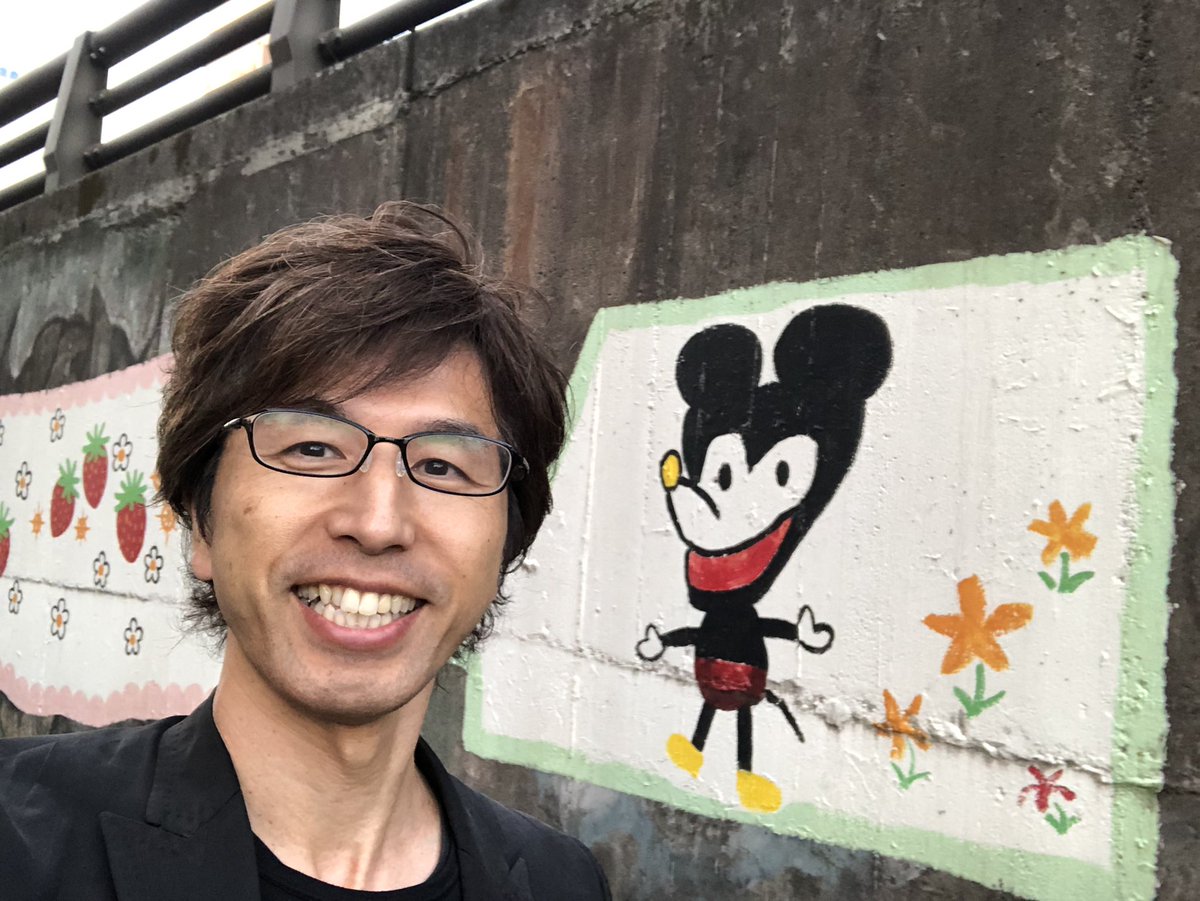 idogawamakoto's tweet photo. 熊本のカフェでワークショップ前にマロンスムージーを堪能しました😃
ミッキーもいました。
#soulmatics #intocoffeestand #ミッキー #ワークショップ https://t.co/M2YYfmJsa4