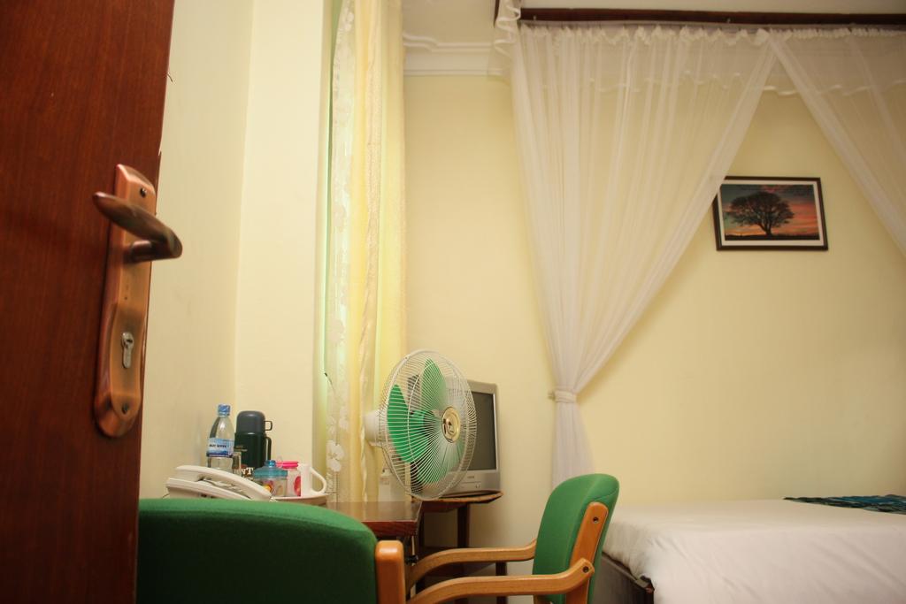 bestconsult64's tweet photo. scroll inn hotel namuwongo https://t.co/dp1FjoWt6v