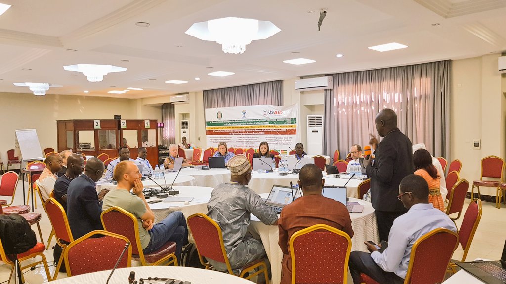 OoasWaho's tweet photo. When partners meet, ideas come to life.
_
@OoasWaho partners meet at the 9th annual meeting of managers and partners of Health Information Systems and Integrated Disease Surveillance and Response in Abidjan.
_
#HealthInfoSystems #PromotingHealthThroughRegionalIntegration https://t.co/4frGpbXRiq