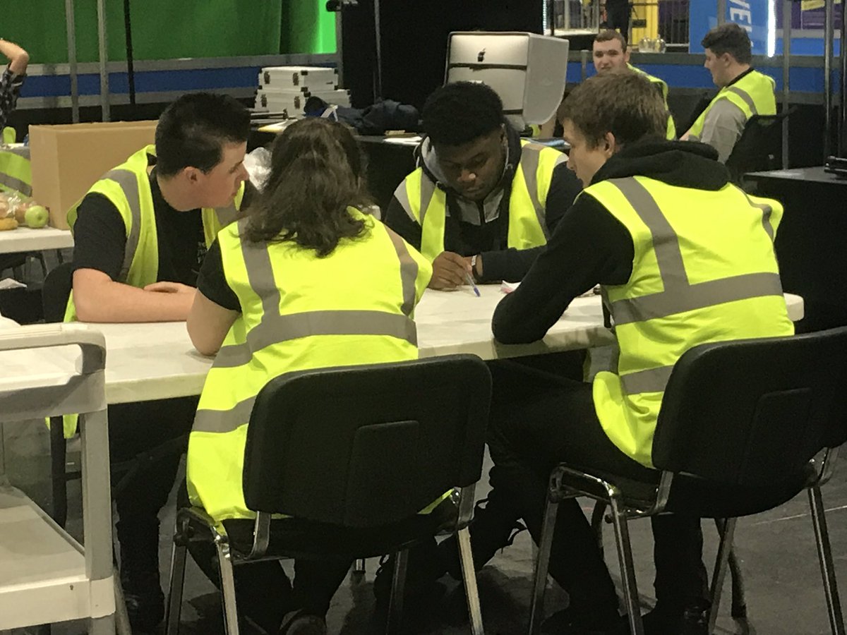 3rdFilms's tweet photo. Early start for Team Nescot. 3 hours of competing left. Let’s do this! @Nescot #skillshow2018 #filmmaking https://t.co/eK2KFDTdEf