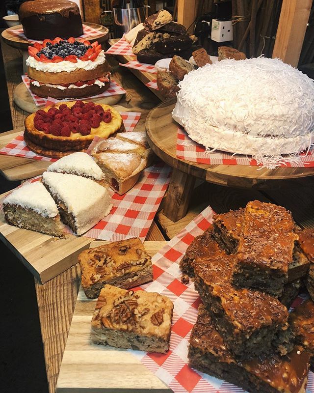 birdsnestcafe's tweet photo. Crazy cake Saturday 👌 Salted Caramel, Victoria Sponge, Carrot, brownies, French Flan what more do ya want? #TBN
.
.
.
.
.
#food #breakfast #lunch #dinner #coffee #tea #latte #latteart #barista #cafe #healthy #birdsnest #shrewsbury #markethall #flatwh… https://t.co/omRvMNEZNt https://t.co/jdSYiFCeqT