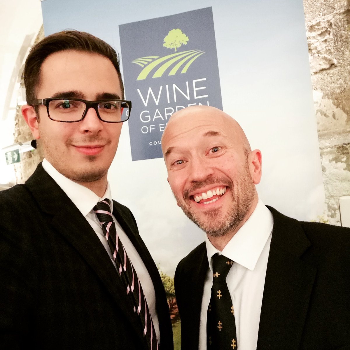 GreatBritWine's tweet photo. Great to catch up with @joefattorini last night after his great speech about why #EnglishWine and #Kent are so relevant right now @WineGardenKent. It's great to have such passionate ambassadors for the industry. @RochesterCathed #EnglishSparkling #WineGardenofEngland https://t.co/sgzmDRy8AT