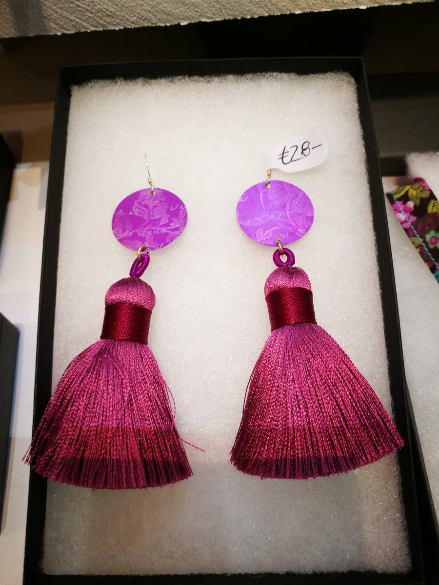 workhousechapel's tweet photo. More Beautiful items being put out everyday...OPEN 10.30-4.30 UNTIL 31 DEC (closed Christmas day) 
STURMINSTER NEWTON, on the Bath Rd. https://t.co/gALCKS9w2J