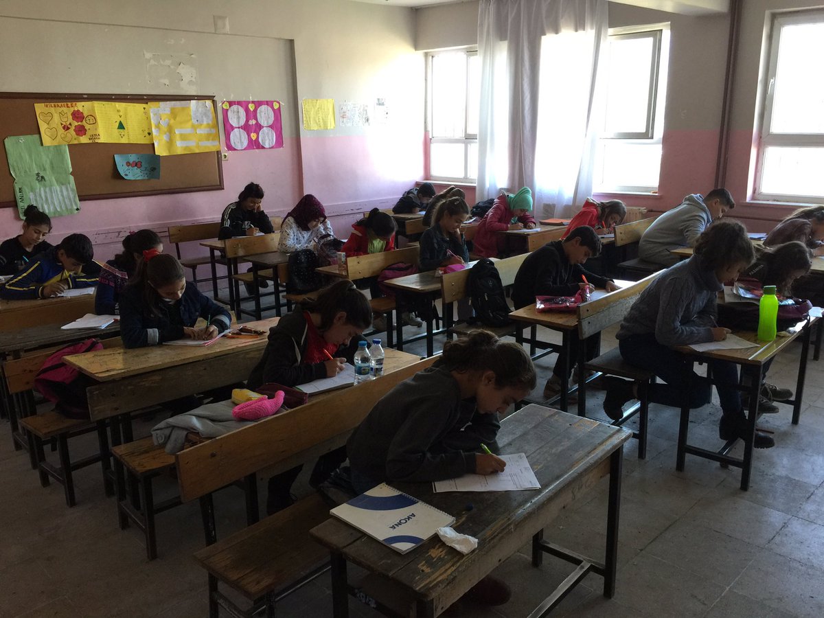 📚Haftasonu DYK Kurslarımıza öğrencilerimizinden büyük ilgi.Ders anlatımı sonrası EBA'da yayınlanan testleri öğrencilere çözdürüp konulara hakimiyetlerini sağlıyor,eksiklerini gideriyor ve tüm öğrencilerimizin soru çözümlerine katılımlarını sağlıyoruz.✏ #UluğbeyOrtaokuluAilesi