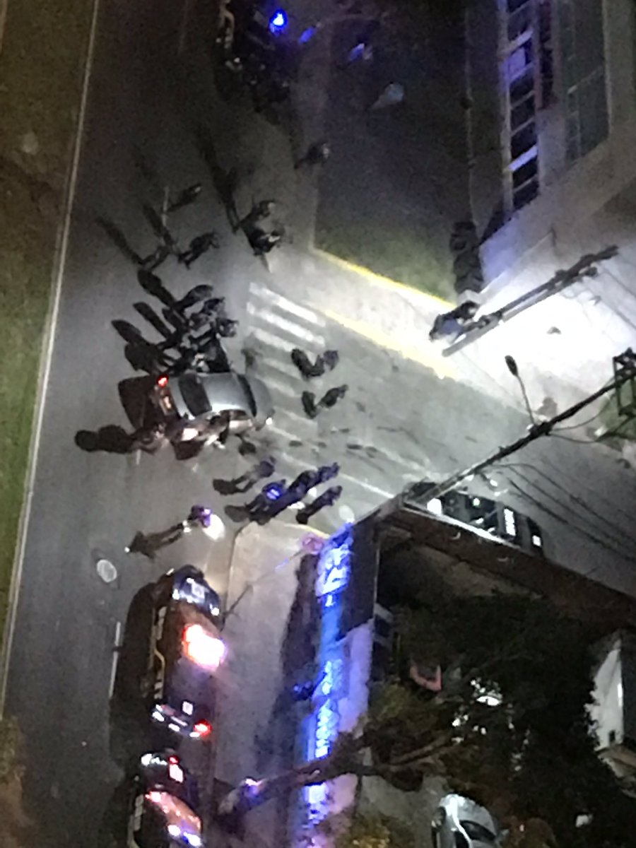 ra2k's tweet photo. Hace unos mins se escucho un choque y luego un tiroteo. Hay 16 patrullas y 3 ambulancias en la lateral de #riosanjoaquin a la altura de #lagozurich les comparto algunas fotografías si tienen noticias de que pasó @noticiasmvs @AztecaNoticias @NTelevisa_com @lopezdoriga @policia https://t.co/Y6BcENLCim