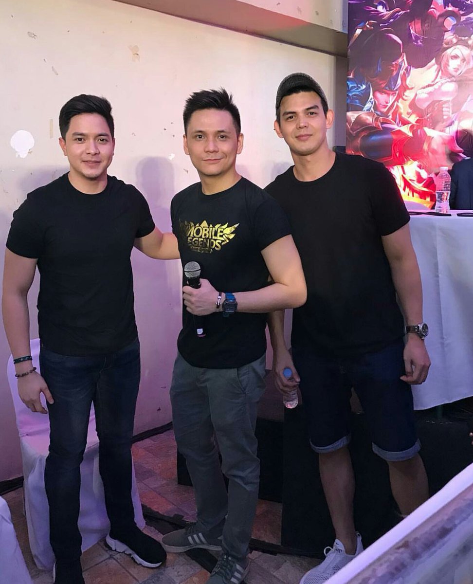 itsmejollyjoe's tweet photo. Alden the gamer @aldenrichards02 present on the ML league today.
Yes...happy sya maglaro..Keep it up Jacksparrow with @dion_ignacio  here cto raphaelresus
#ALDENatMLBBxLIGA https://t.co/cgutCJ4dgU