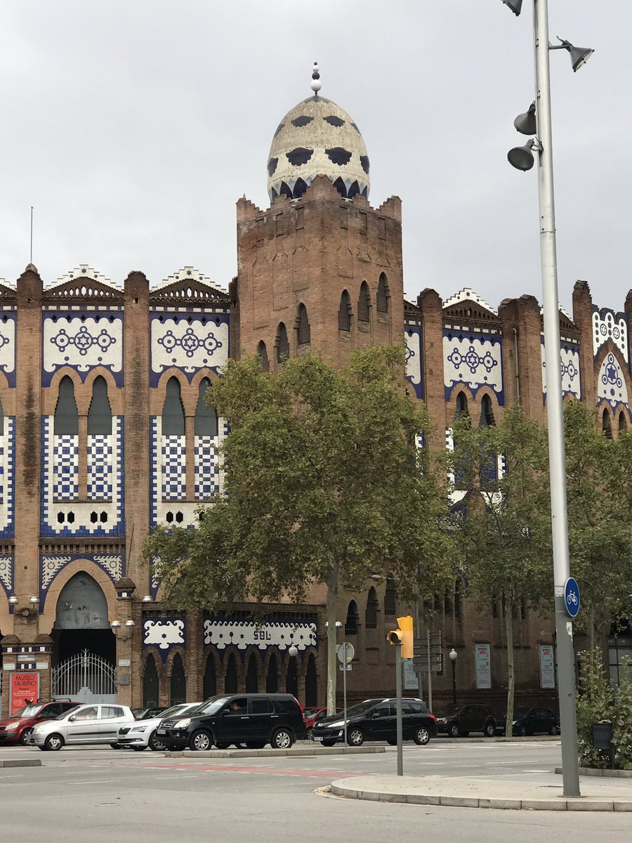 German_Estela's tweet photo. Amanece en Barcelona y su Plaza de Toros Monumental, la que antaño fuera referente del toreo, sigue en silencio, cerrada y triste. Lo veremos al detalle el lunes en @toros a las 20:00 en Toros y Punto. https://t.co/eJoTcwmfAd