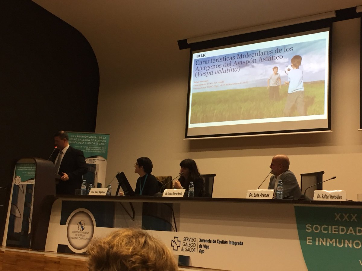 DiegoBlancoGG's tweet photo. Continuamos con biología molecular sobre los alergenos de la V. Velutina por el Dr. Rafael Monsalve #SGAIC2018 https://t.co/dliNgqf2SB