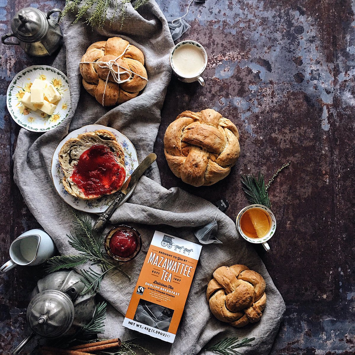 MazawatteeTea's tweet photo. Bread never tasted better! For #HomemadeBreadDay, head over to our blog to learn how to make this tasty bread using our delicious English Breakfast Tea! https://t.co/TvXsRfKhYs #BakingWithTea https://t.co/S9W5HOPnCA