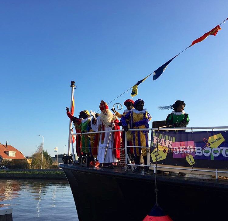 p_kops's tweet photo. #burgemeester @EJNieuwenhuis  ontvangt #Sinterklaas en z’n #Pieten in #Waddinxveen (foto’s van @EJNieuwenhuis) https://t.co/SqJPzFdbj7
