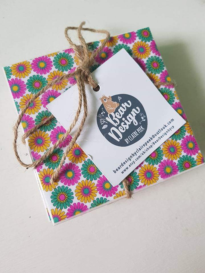 Happy Saturday!! Here are some of coaster sets that are great little gifts for Christmas. Soon to be available on etsy. If, your interested send me a DM
#christmas #Handmade #SaturdayMorning #UKGiftHour #christmasgiftideas