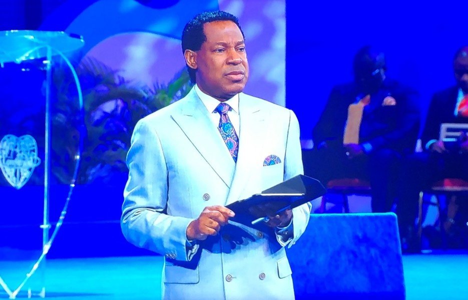 christemb_usa's tweet photo. Pastor Chris Oyakhilome announces that 1 billion official copies Rhapsody of Realities distributed in the year 2018 alone. 😲
https://t.co/lErgY6Vy5n
#BLW #YearoftheSupernatural #IPPCready #MyIPPC #LoveWorldExhibitions #ChristEmbassy #PastorChrisOyakhilome #PastorDeolaPhillips https://t.co/1TYwgEIe8t
