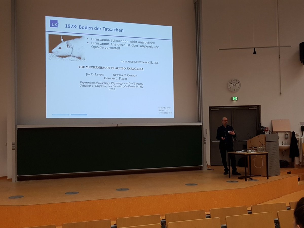 CKopkow's tweet photo. "Placebo-Effekt ist immer da, immer dabei" - Dr. Björn Horing referiert zum Thema Placebo beim #FSPT2018 @DG_PTW @UniLuebeck https://t.co/XaBBLTxAQD