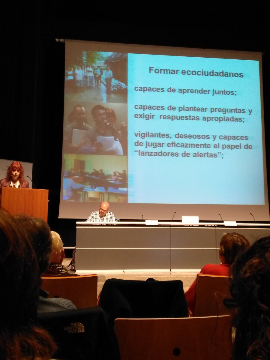 cnea_cat's tweet photo. 〰️L'educació ecociutadana és un repte de transversalitat educativa: curricular, institucional i social〰️Lucie Sauvé ens convida a reflexionar sobre el nostre paper com a formadors/es ambientals al #cnea2018 https://t.co/LdKEx0YUFm