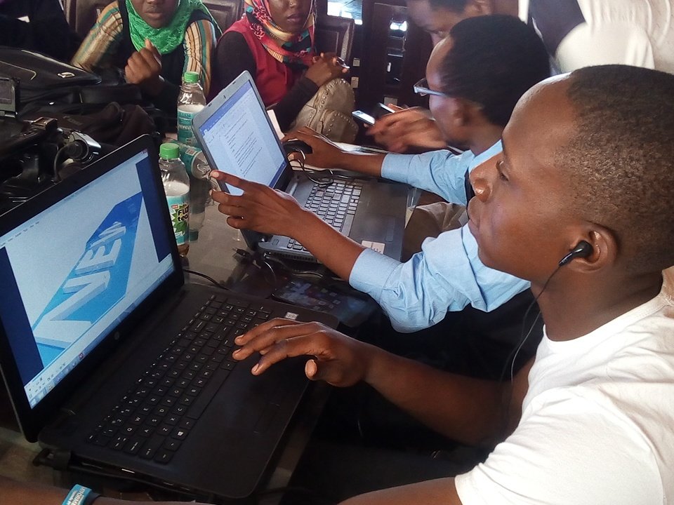 #ReframingRefugeeStories #MediaExpoUg #MCIMobileNewsroom
Behind the scenes of the news aired is always a team of editors,producers,directors compiling, for the audience to enjoy. Call us the fresh journalists from  <a href="/IMChallengeug/">Media Challenge Initiative</a> <a href="/usmissionuganda/">UsMissionUganda</a> <a href="/KasUganda/">KAS Uganda & S.Sudan</a> <a href="/dw_akademie/">DW Akademie</a>
