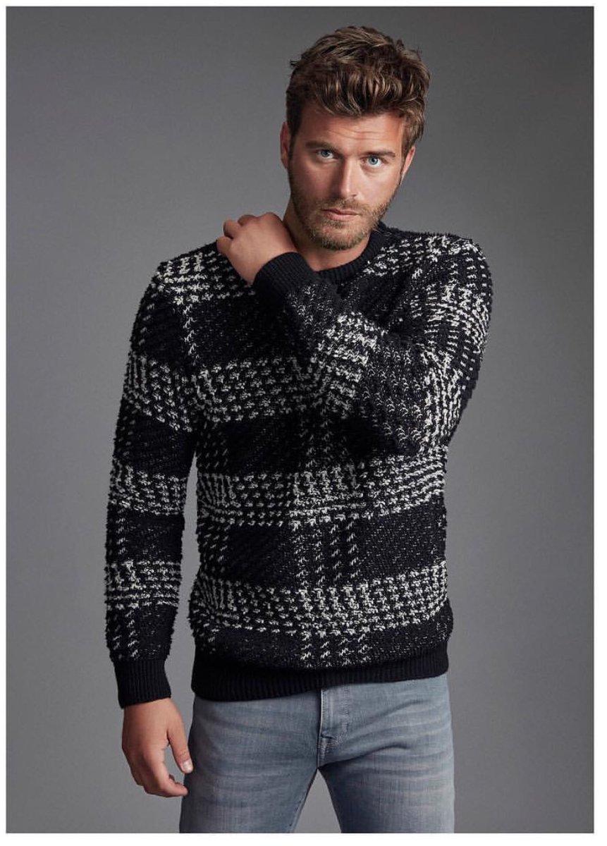 kivanc_global's tweet photo. THIS MAKES 3
🆕 📸Mavi KIVANÇ
💙
LATEST Mavi-released photo this week! 💙
💙🙏
#KivancTatlitug #KıvançTatlıtuğ
#Mavi #KıvançMavisi #KıvançModeli #SweaterCollection https://t.co/L7Xbvf4ZHq