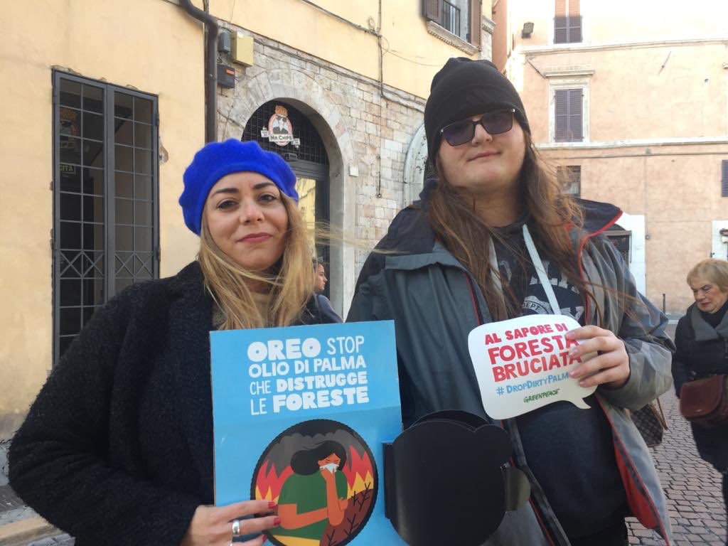 Greenpeace_PG's tweet photo. I biscotti @Oreo hanno un sapore di foresta bruciata!@MDLZ basta #oliodipalma che distrugge le foreste #DropDirtyPalmOil
Firmate la petizione di @Greenpeace_ITA https://t.co/4iEumF3kRa https://t.co/9qH0iRhAgC