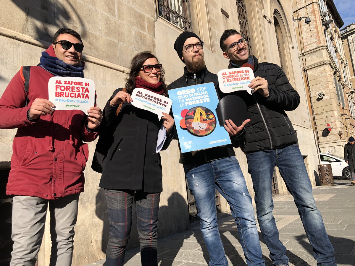 Greenpeace_PG's tweet photo. I biscotti @Oreo hanno un sapore di foresta bruciata!@MDLZ basta #oliodipalma che distrugge le foreste #DropDirtyPalmOil
Firmate la petizione di @Greenpeace_ITA https://t.co/4iEumF3kRa https://t.co/9qH0iRhAgC