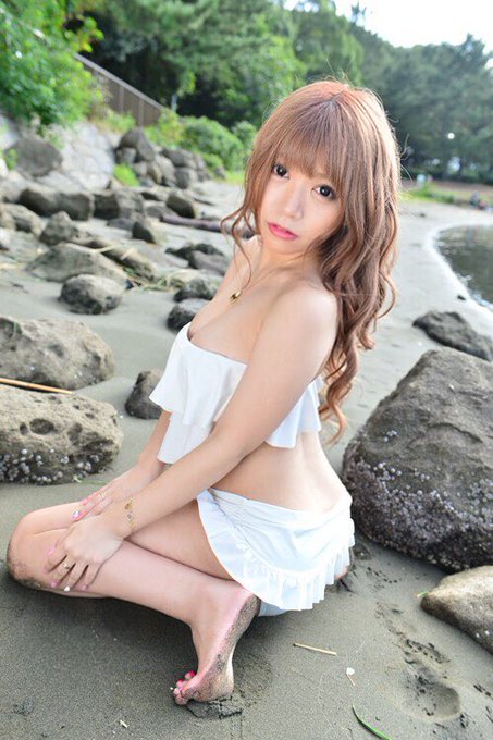 表紙のオフショット📷❤️ https://t.co/oeXUjFEZm8<a href="/tag/%E3%81%84%E3%81%84%E6%B3%A2%E3%81%AE%E3%81%A3%E3%81%A6%E3%82%93%E3%81%AD"class="tags"><span>#いい波のってんね</span></a><a href="/tag/%E3%83%9E%E3%82%B8%E5%8D%8D"class="tags"><span>#マジ卍</span></a>